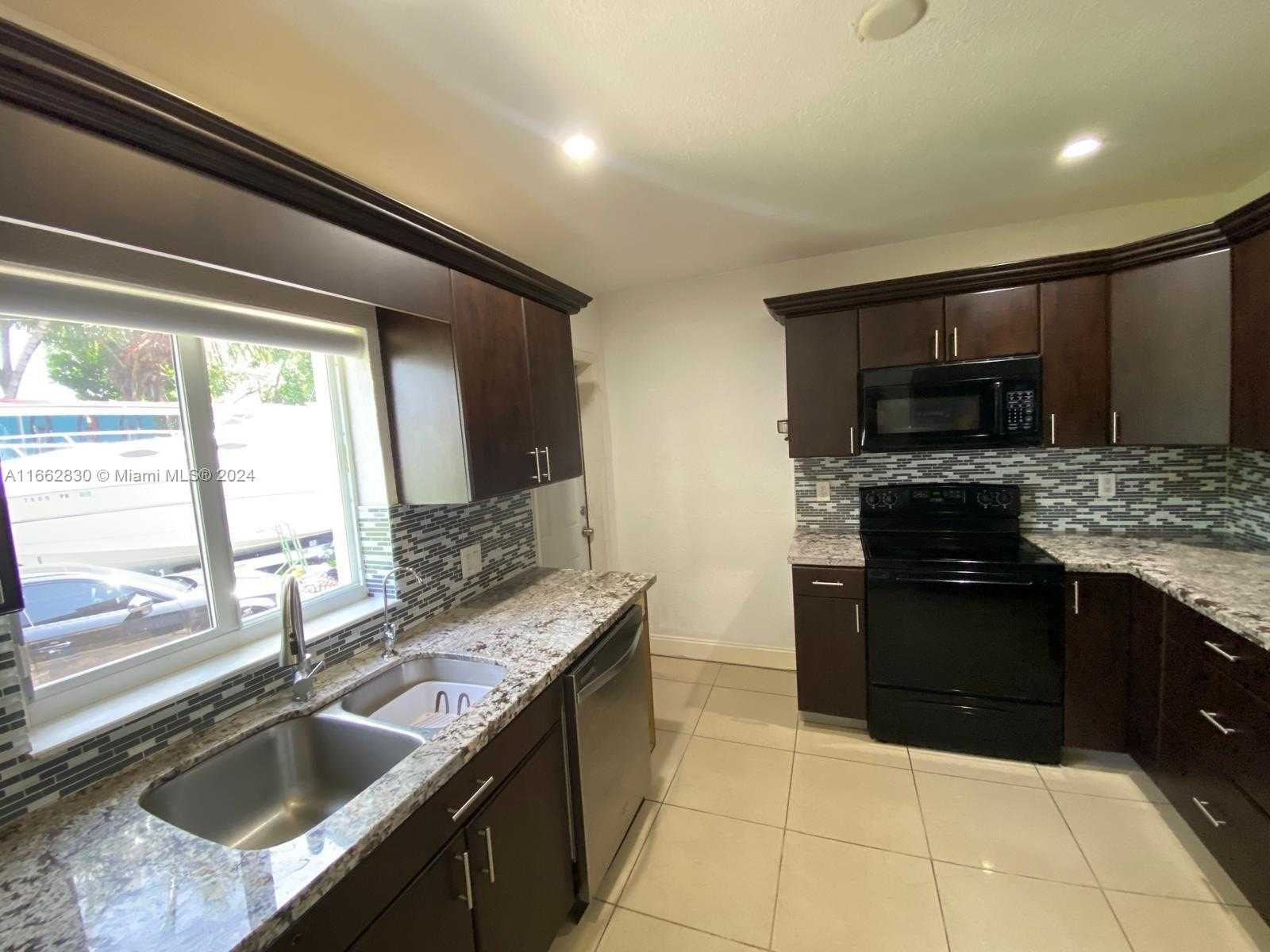 Small Image of 10 WEST 53RD TER, Hialeah Number 20