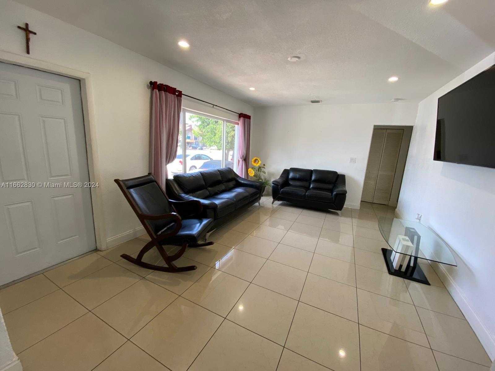 Small Image of 10 WEST 53RD TER, Hialeah Number 22