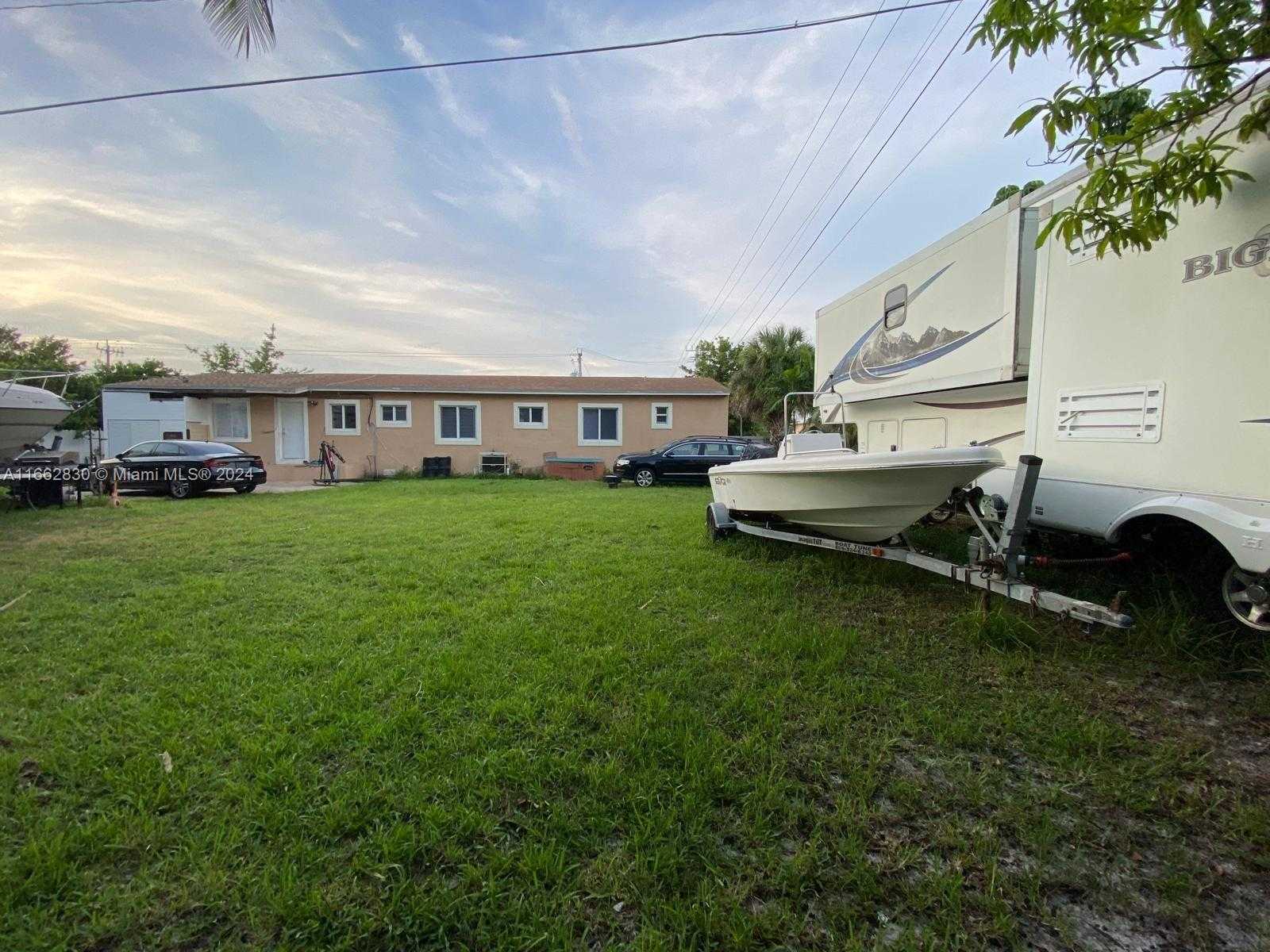 Small Image of 10 WEST 53RD TER, Hialeah Number 8