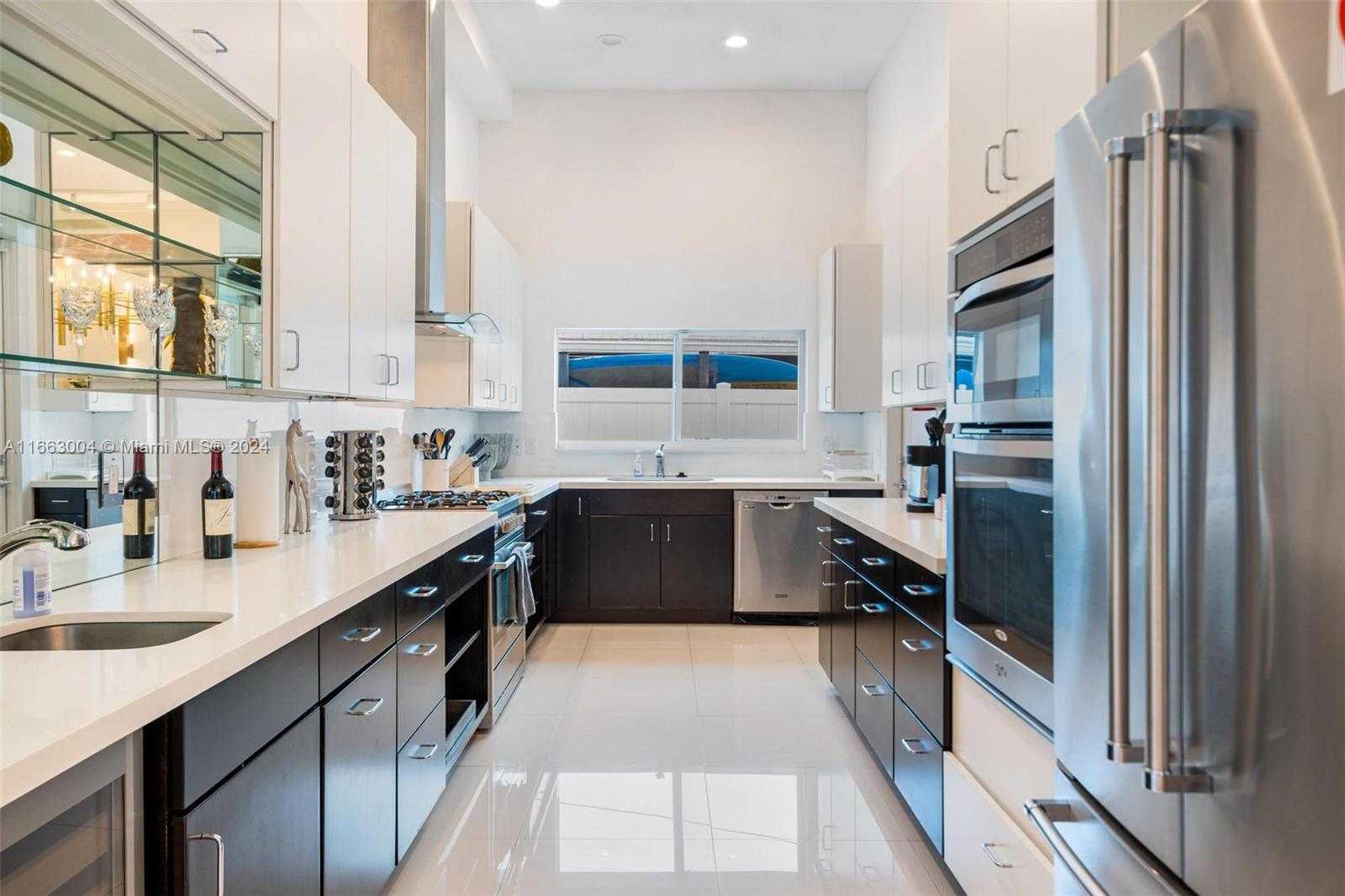 Small Image of 2112 NORTH EAST 17TH AVE, Wilton Manors Number 21
