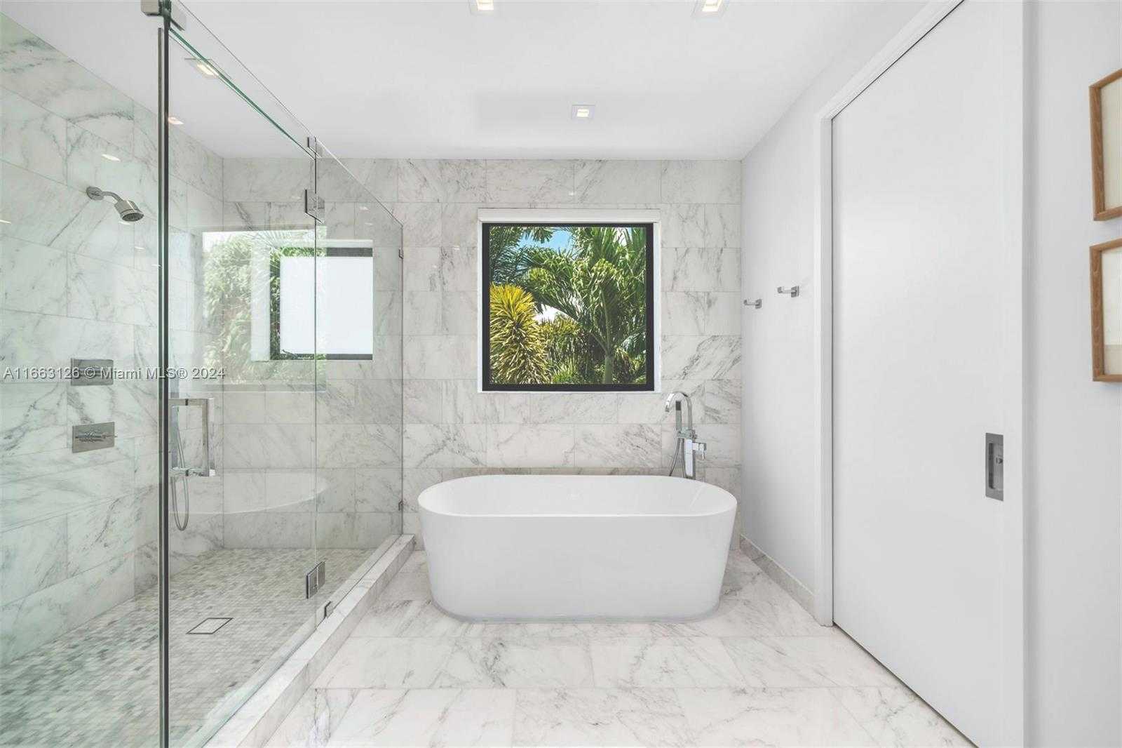 Small Image of 5327 NORTH BAY RD, Miami Beach Number 24