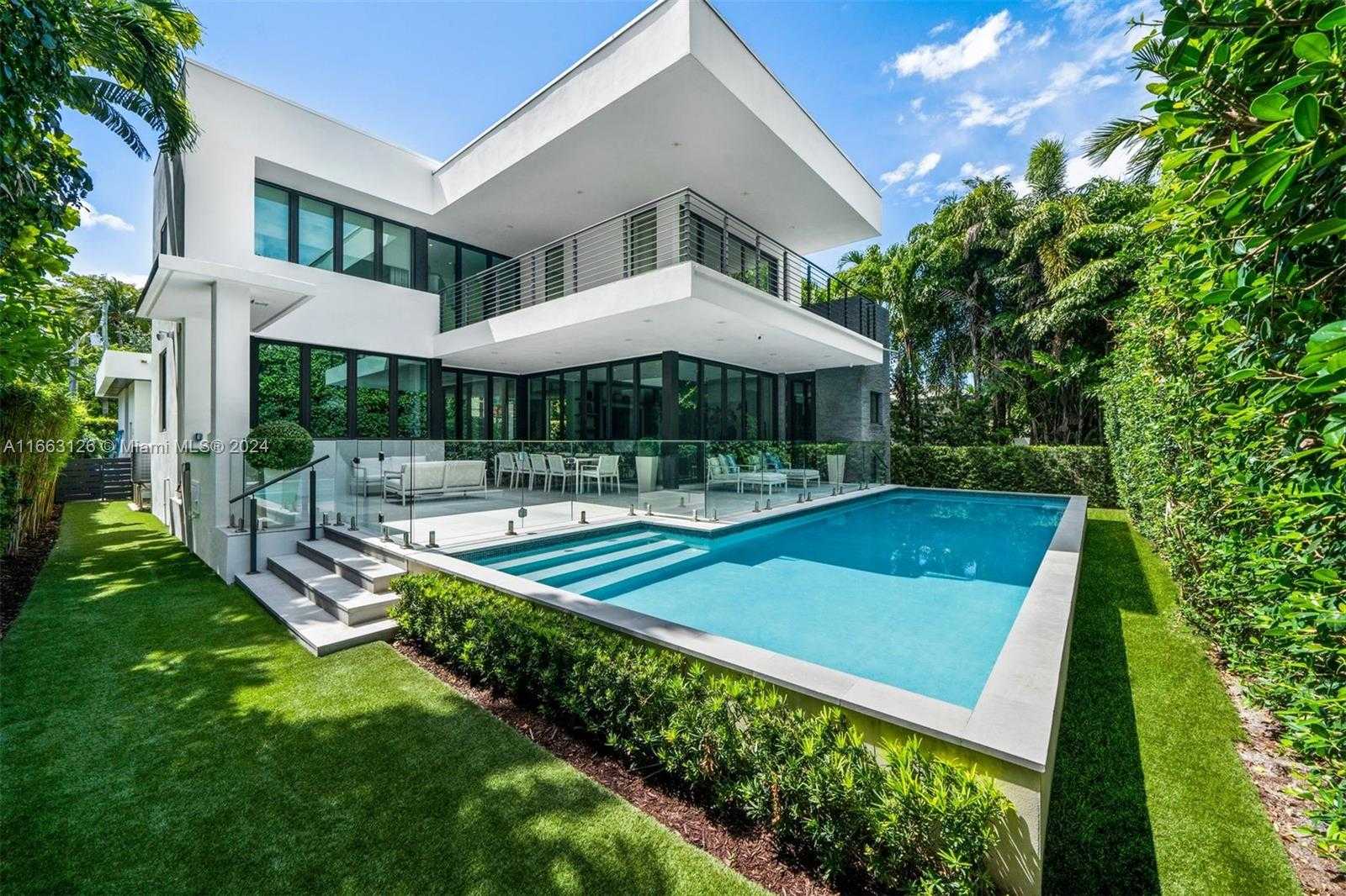 Small Image of 5327 NORTH BAY RD, Miami Beach Number 3