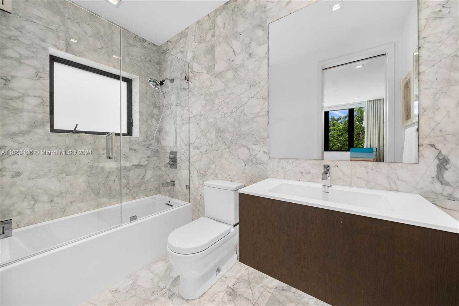 Small Image of 5327 NORTH BAY RD, Miami Beach Number 31