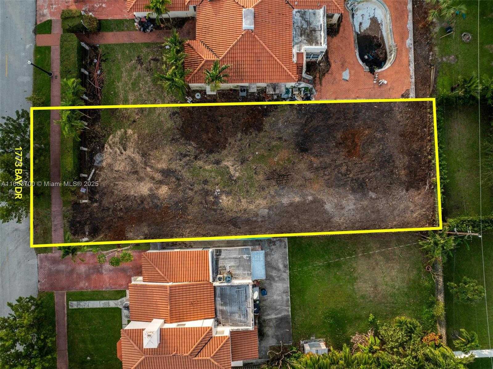 Small Image of 1785 BAY DR, Miami Beach Number 12