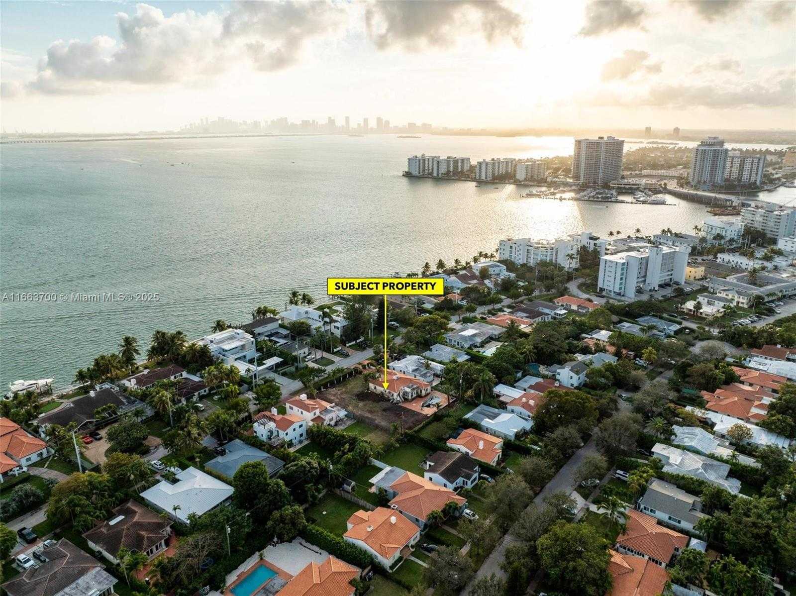 Small Image of 1785 BAY DR, Miami Beach Number 14
