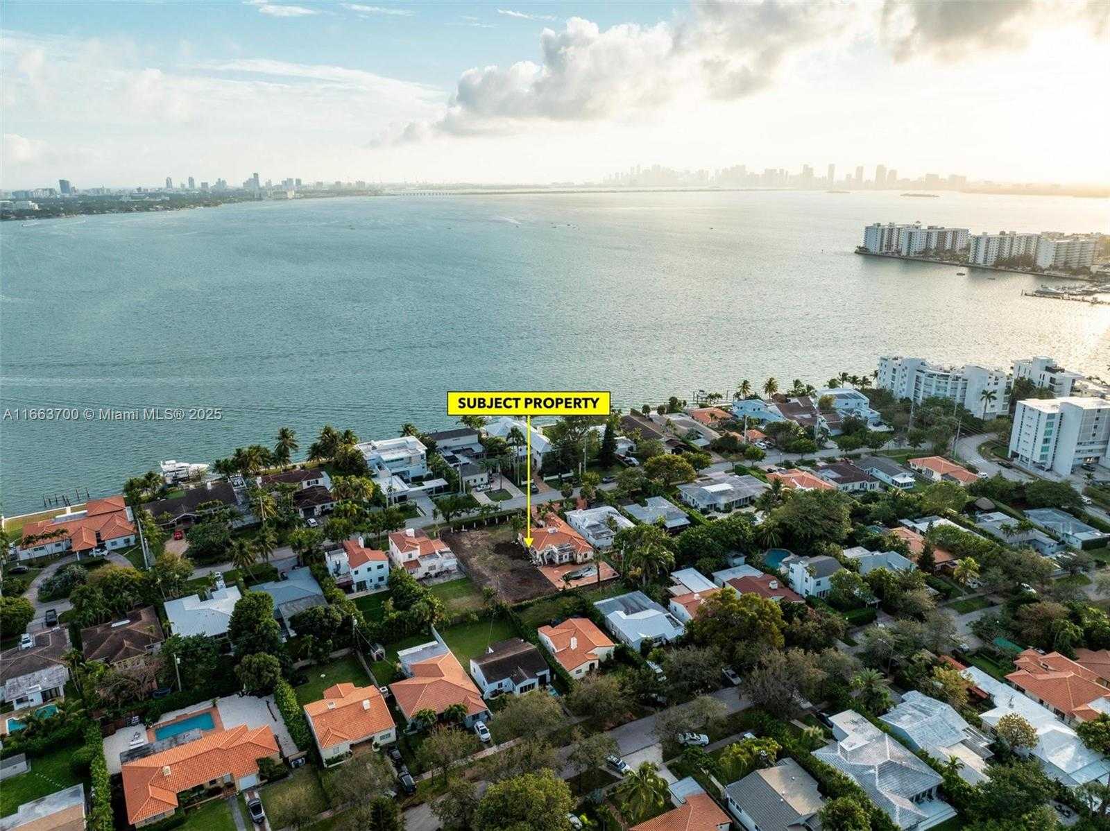 Small Image of 1785 BAY DR, Miami Beach Number 15