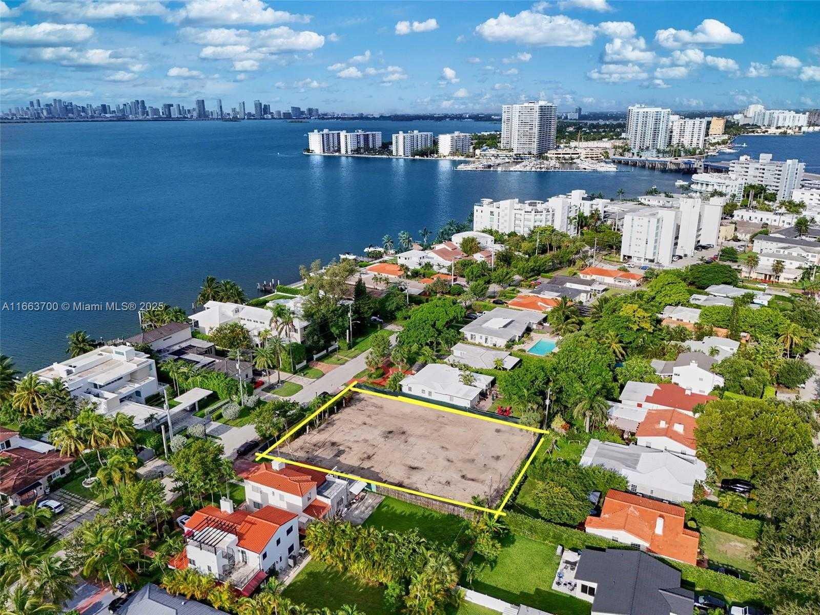 Small Image of 1785 BAY DR, Miami Beach Number 2