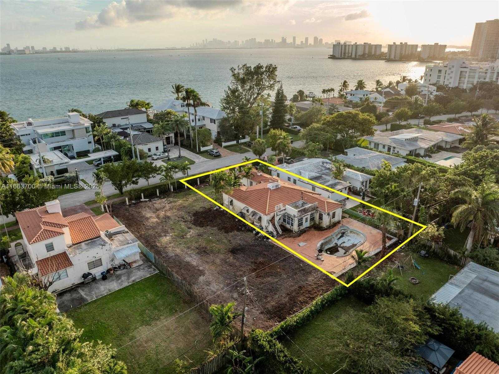 Small Image of 1785 BAY DR, Miami Beach Number 22