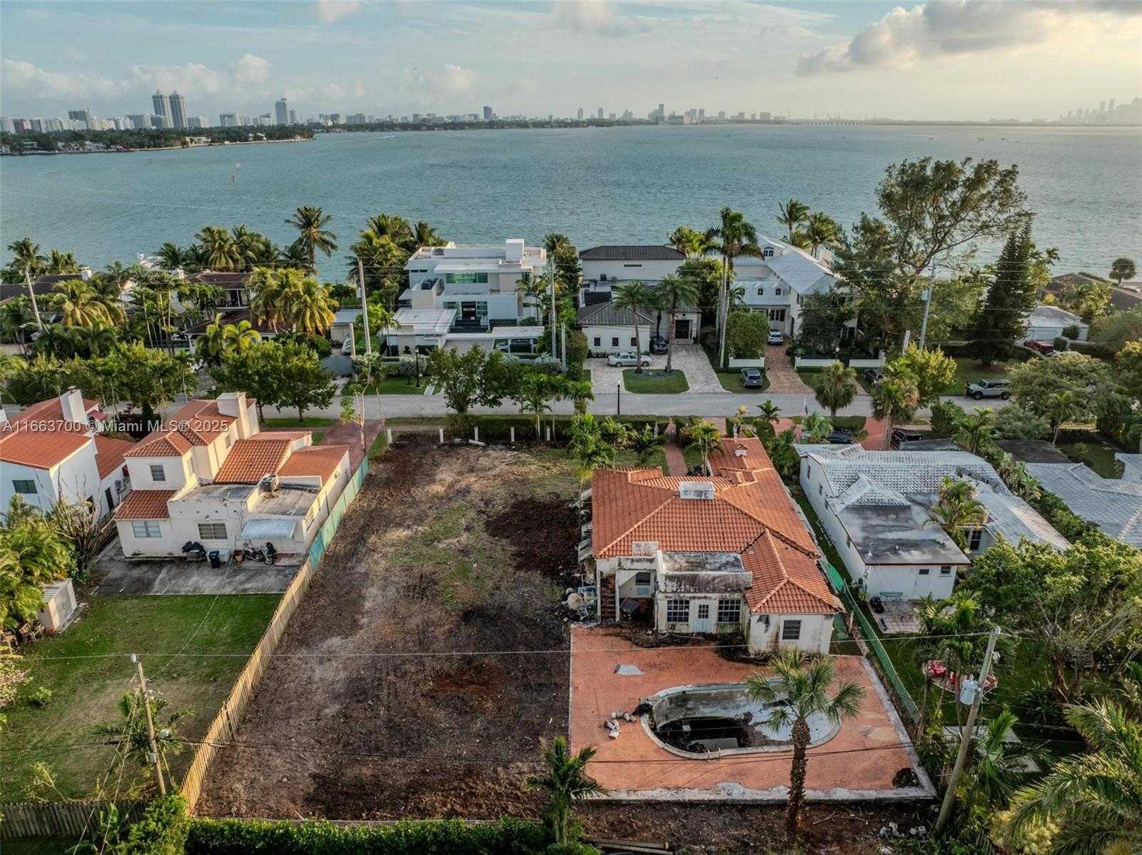 Small Image of 1785 BAY DR, Miami Beach Number 27