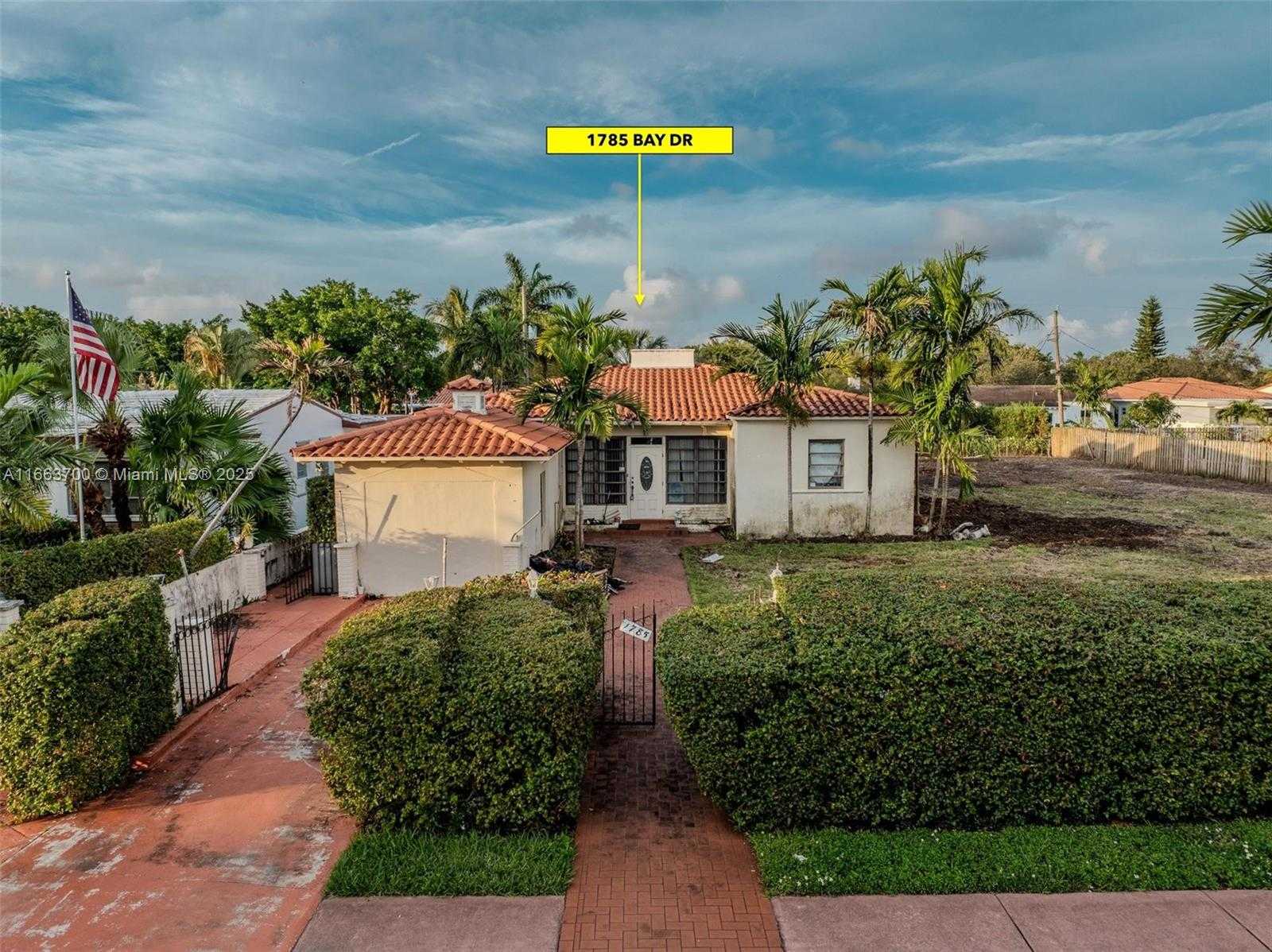 Small Image of 1785 BAY DR, Miami Beach Number 29