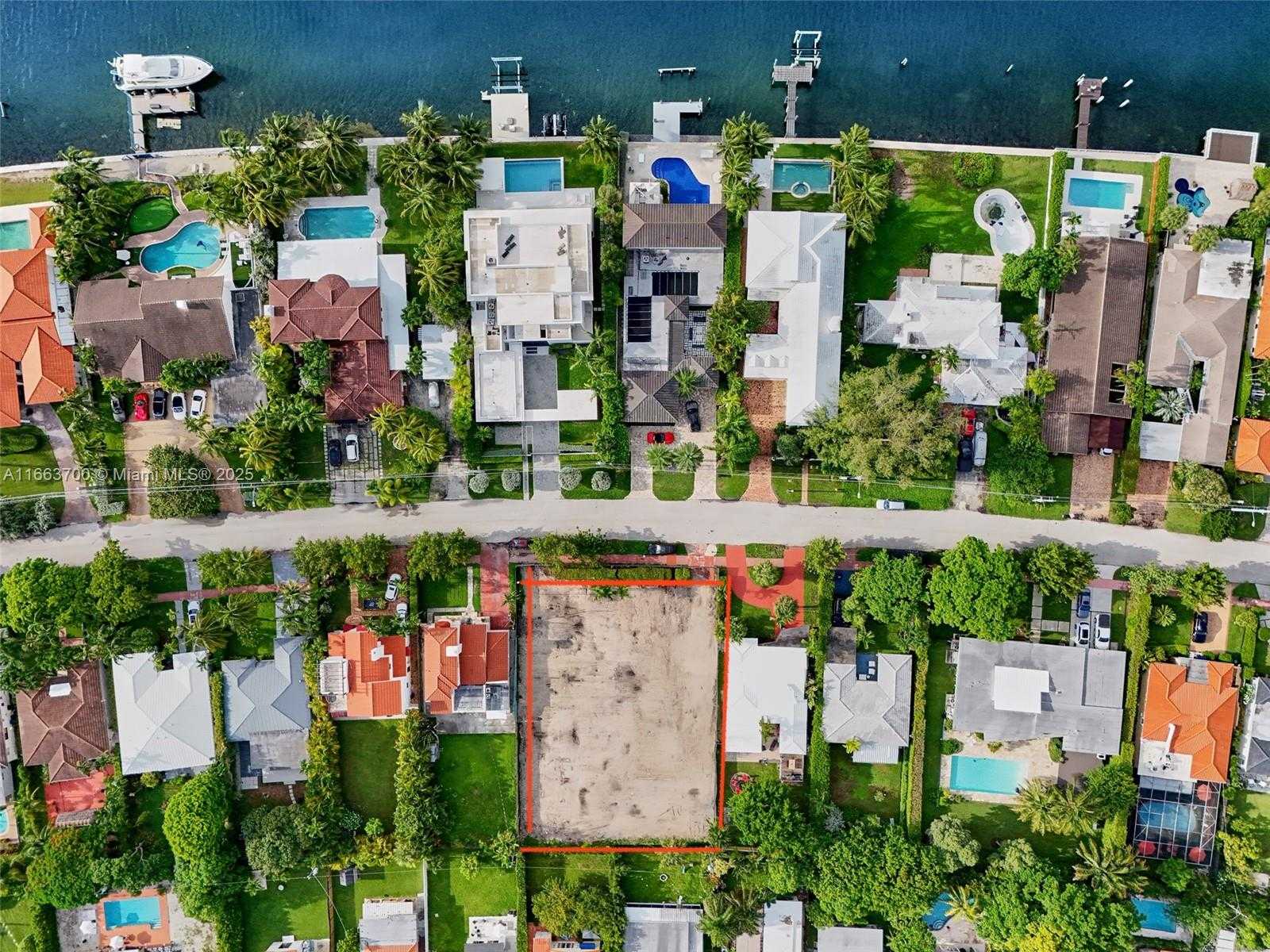 Small Image of 1785 BAY DR, Miami Beach Number 3