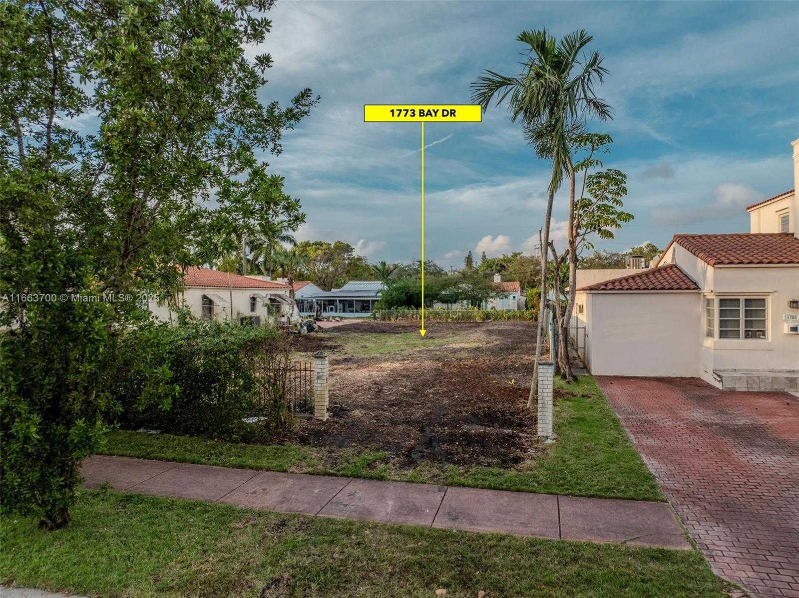 Small Image of 1785 BAY DR, Miami Beach Number 30