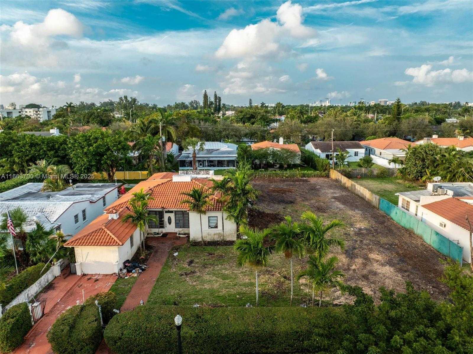 Small Image of 1785 BAY DR, Miami Beach Number 5