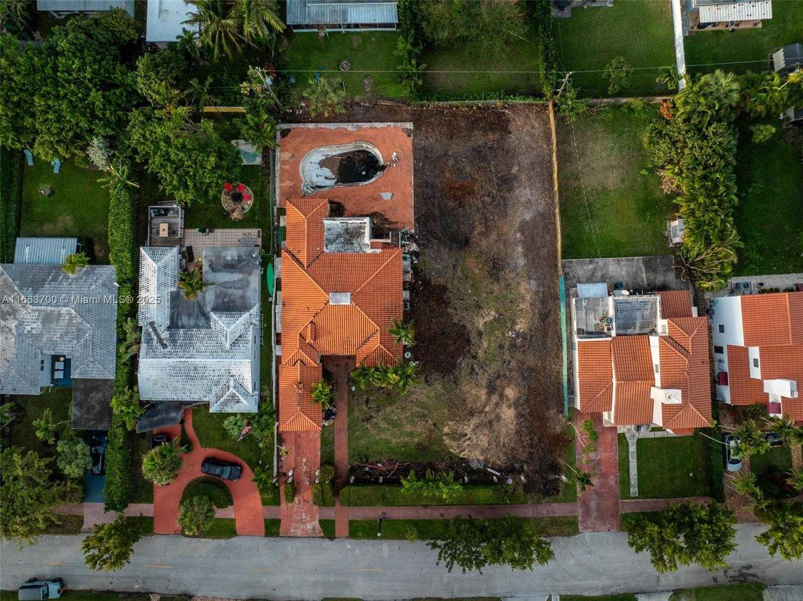 Small Image of 1785 BAY DR, Miami Beach Number 7