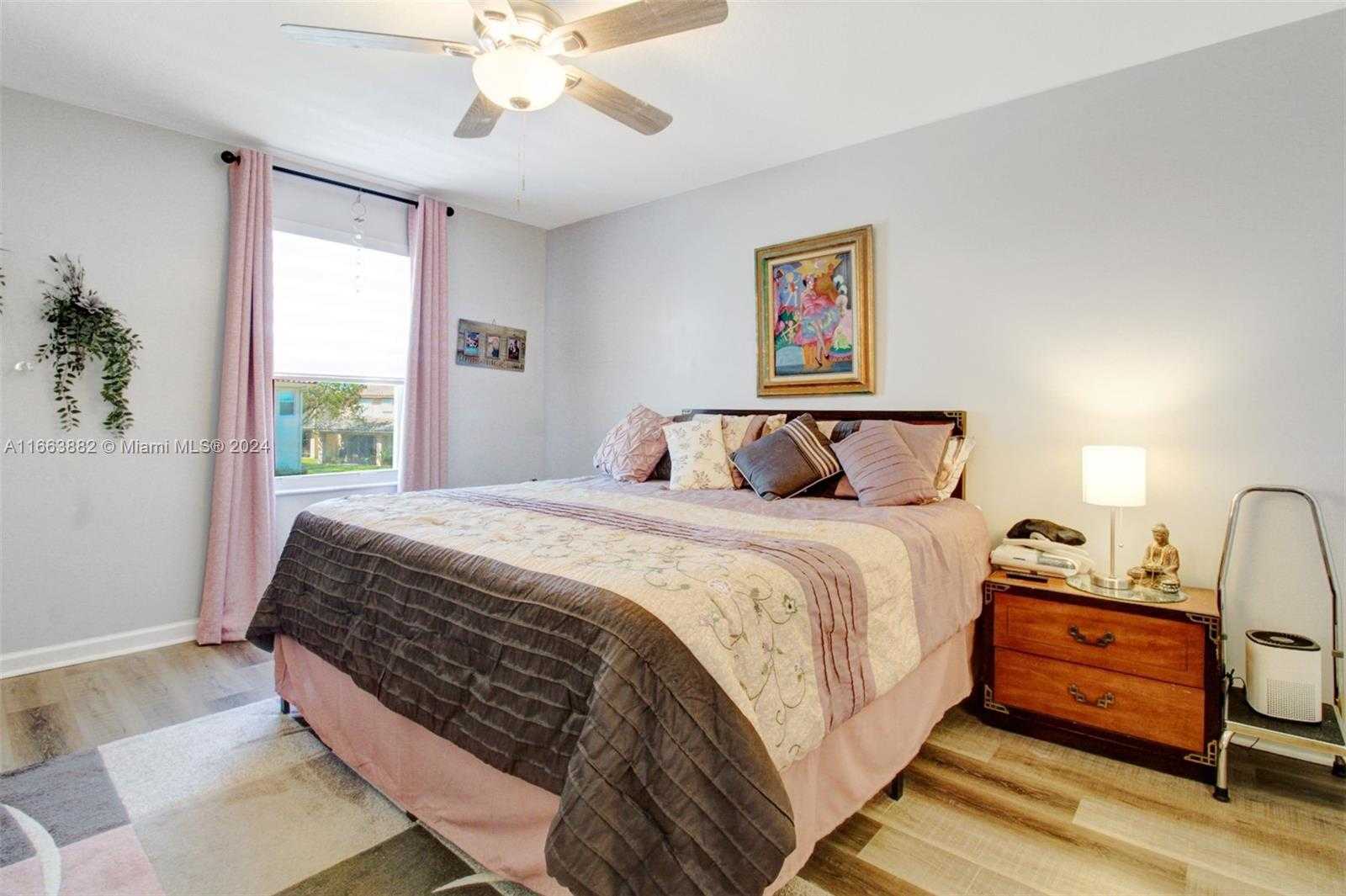 Small Image of 18901 SOUTH WEST 15TH ST, Pembroke Pines Number 23