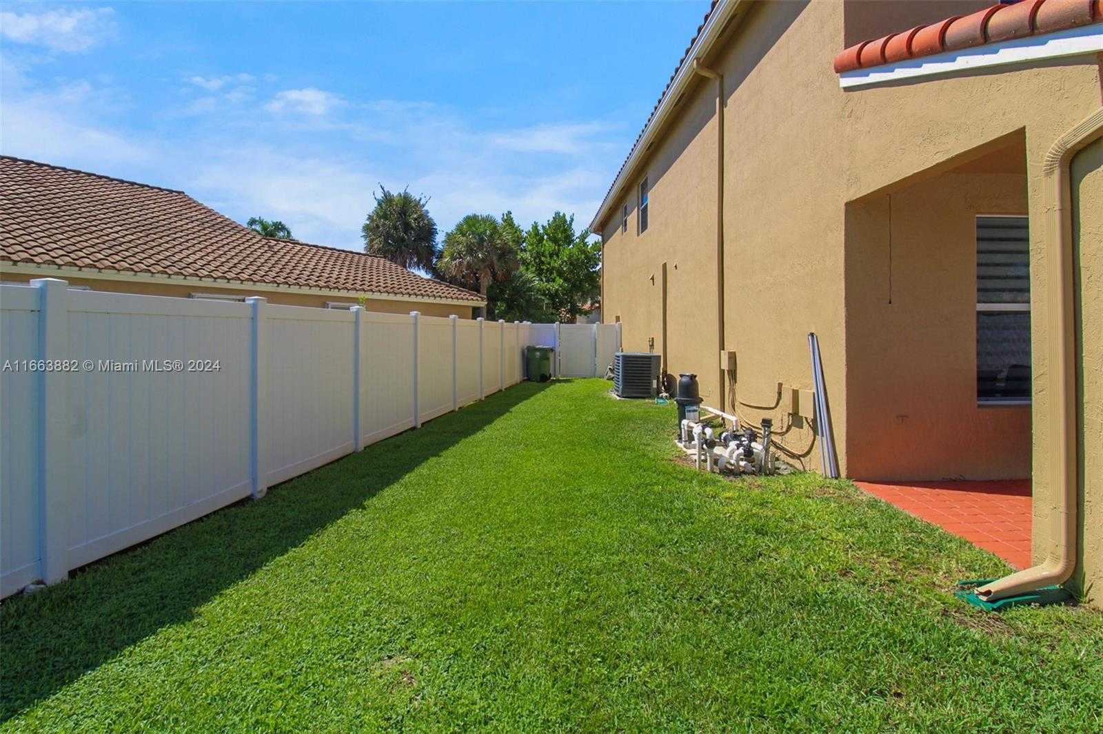 Small Image of 18901 SOUTH WEST 15TH ST, Pembroke Pines Number 42