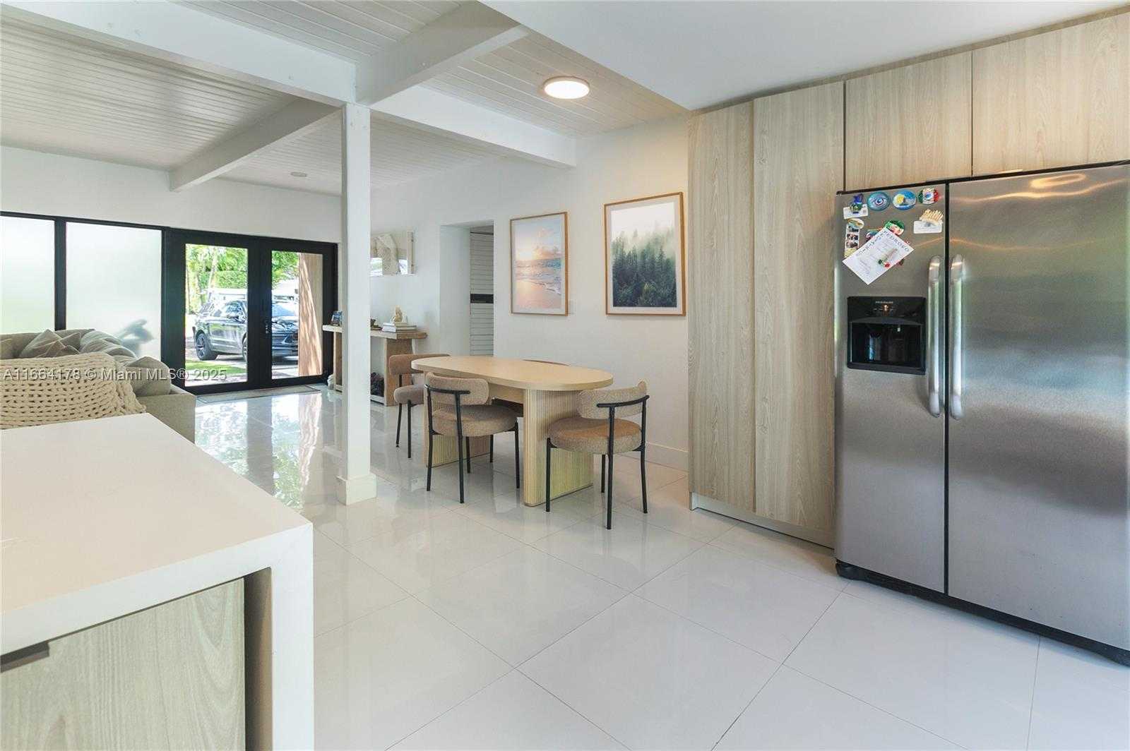 Small Image of 1955 Alamanda Dr, North Miami, FL 33181, USA Number 12