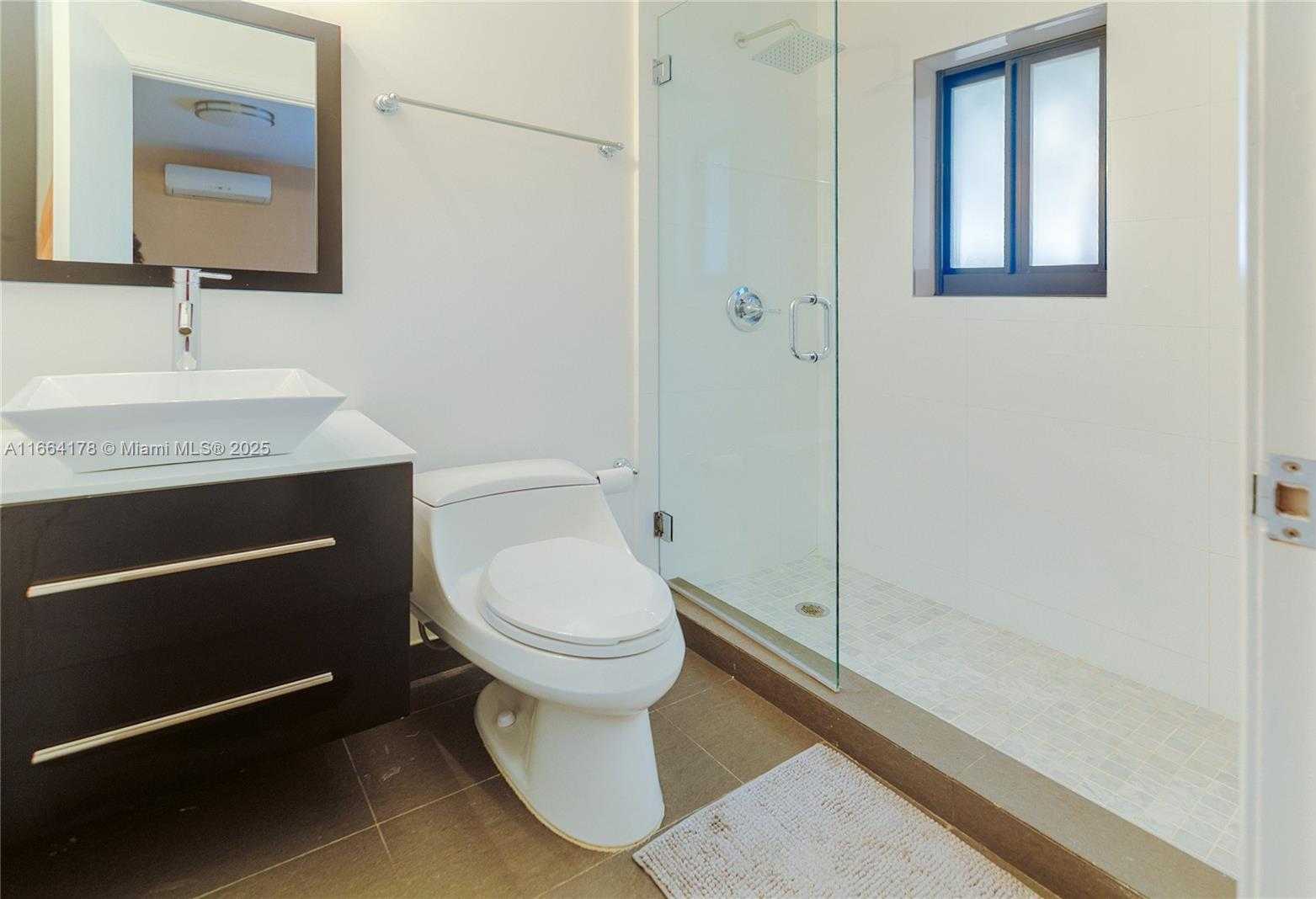 Small Image of 1955 Alamanda Dr, North Miami, FL 33181, USA Number 3