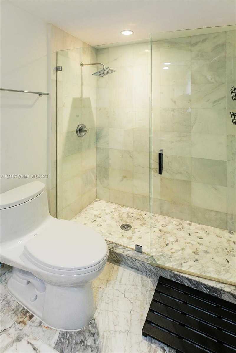 Small Image of 1955 Alamanda Dr, North Miami, FL 33181, USA Number 4