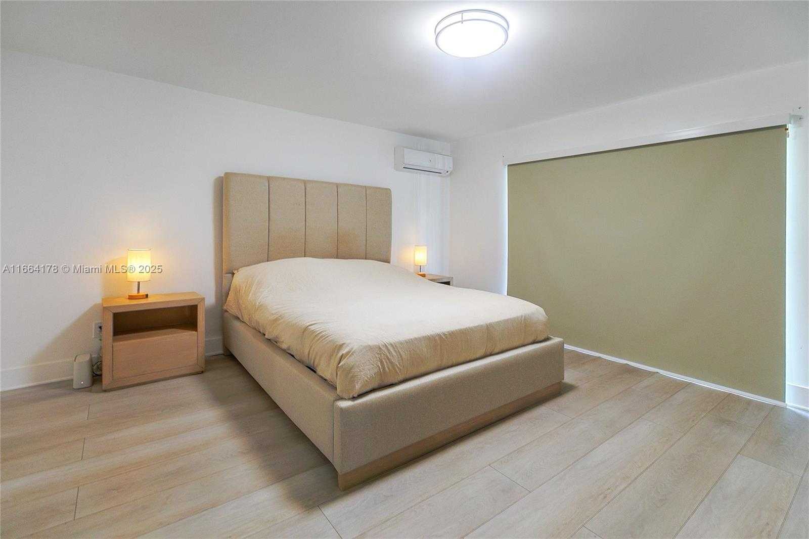 Small Image of 1955 Alamanda Dr, North Miami, FL 33181, USA Number 6