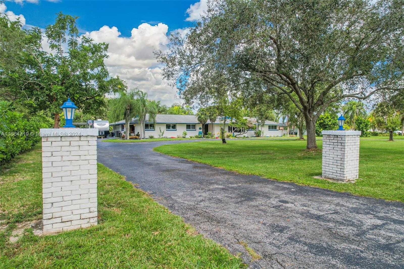Small Image of 17421 SOUTH WEST 300TH ST, Homestead Number 4