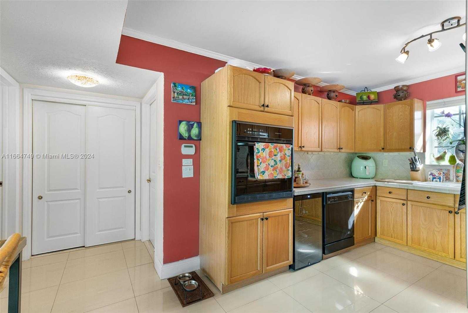 Small Image of 19700 FRANJO, Cutler Bay Number 15