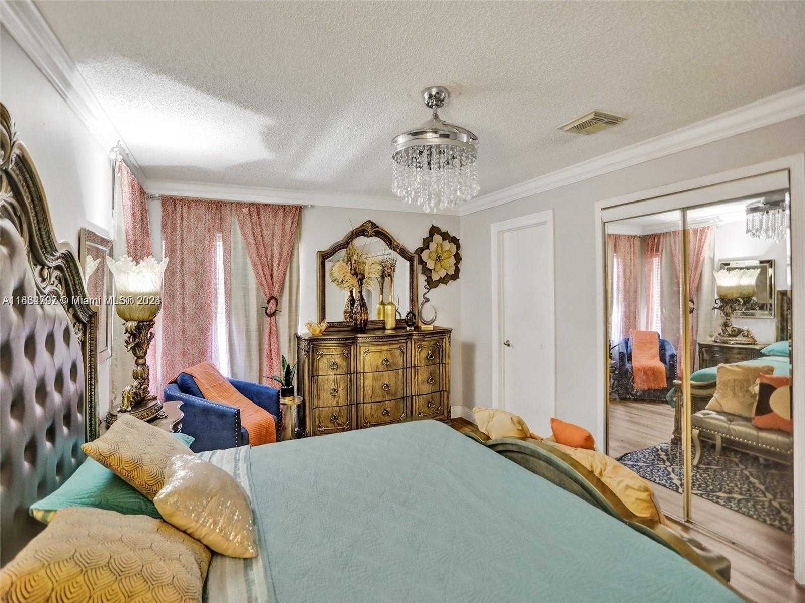Small Image of 9801 SOUTH WEST 3RD ST, Pembroke Pines Number 14