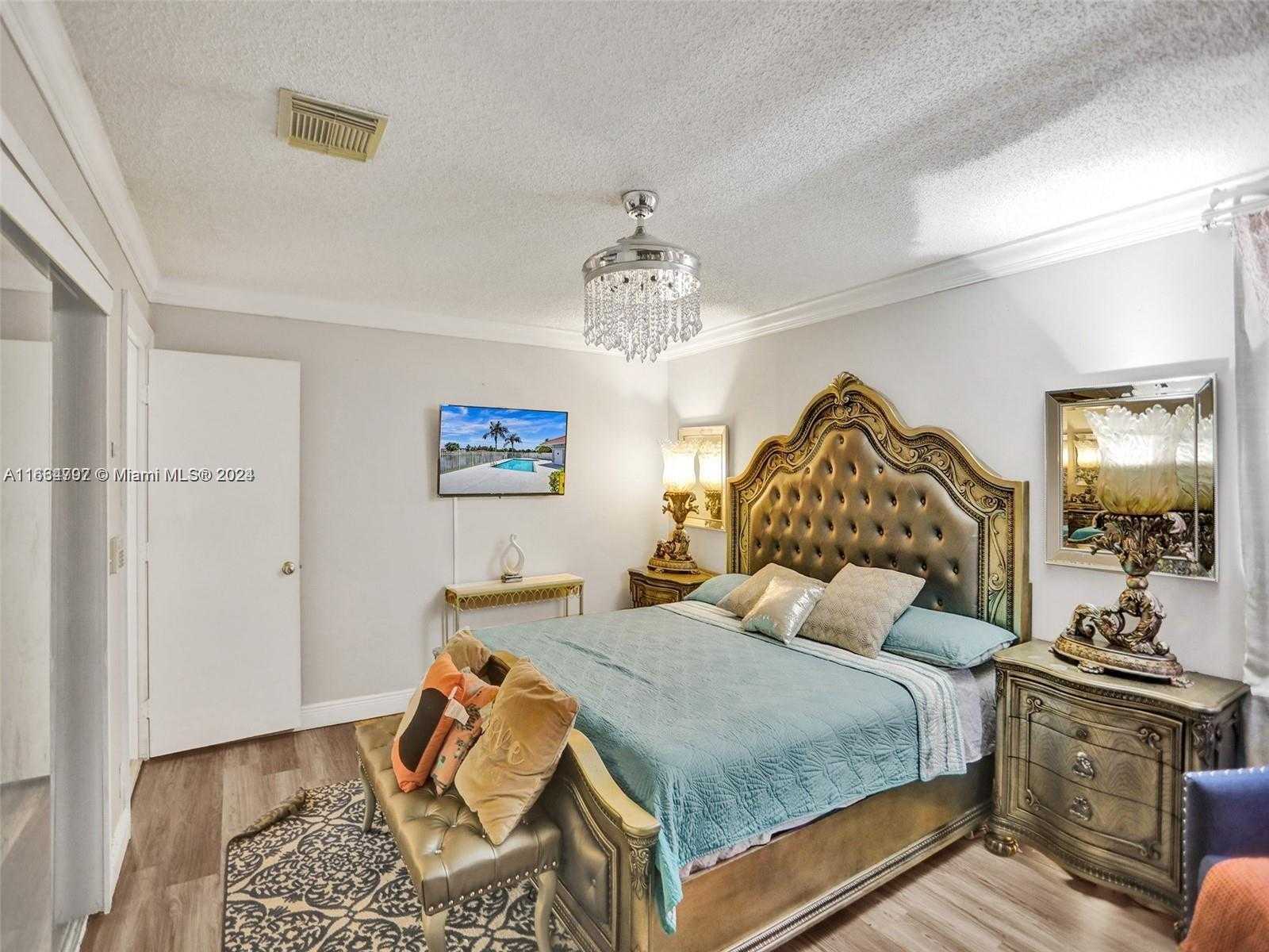 Small Image of 9801 SOUTH WEST 3RD ST, Pembroke Pines Number 15