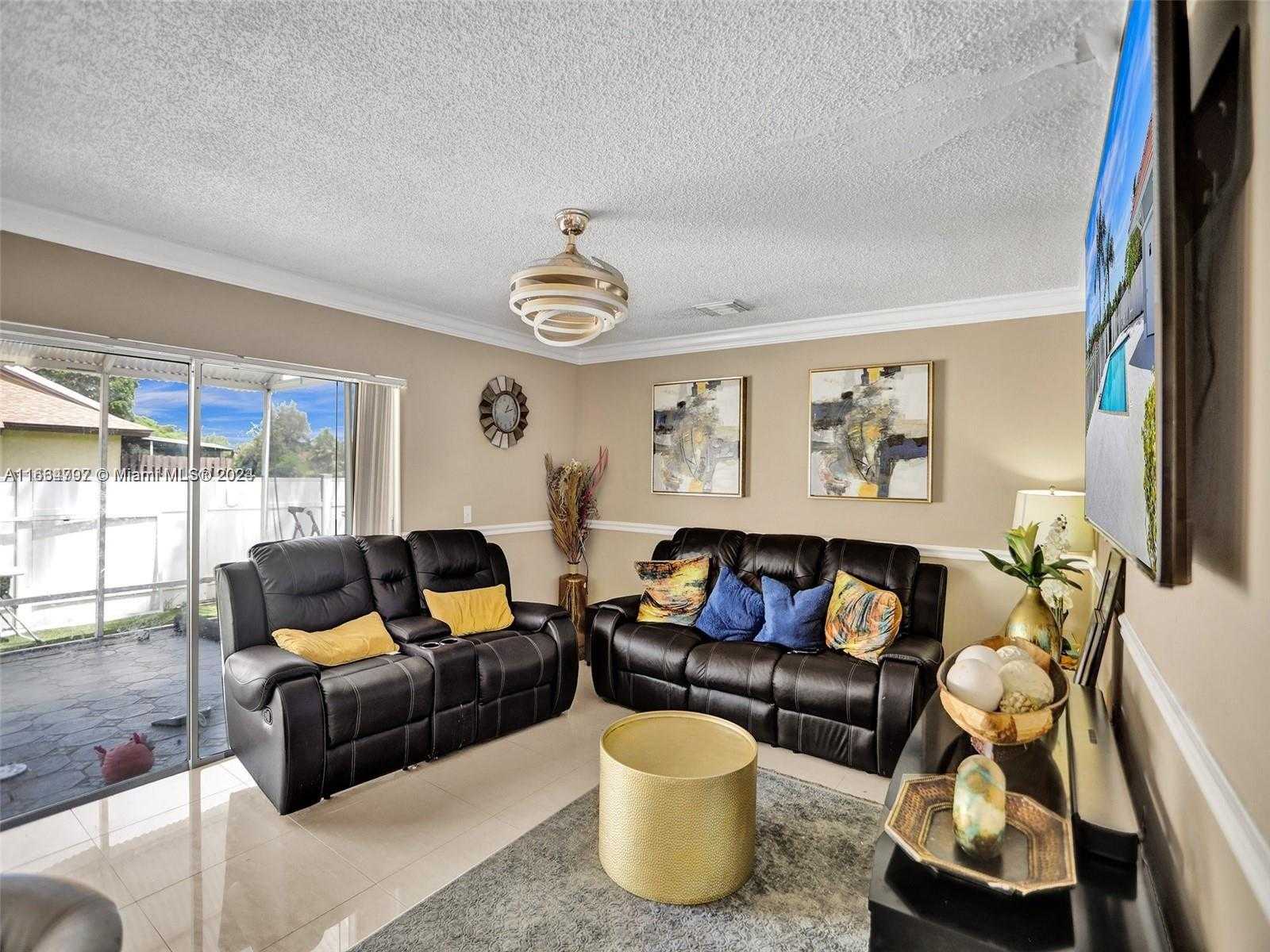 Small Image of 9801 SOUTH WEST 3RD ST, Pembroke Pines Number 24