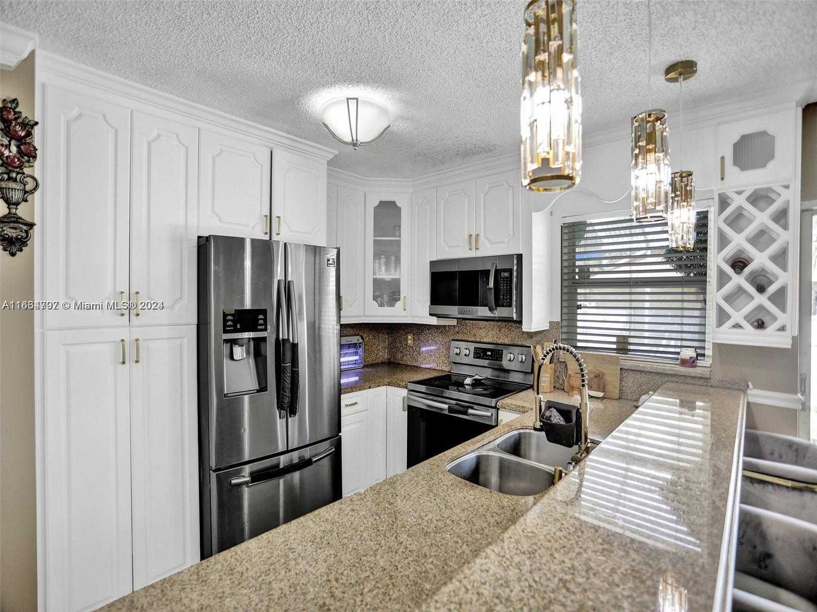Small Image of 9801 SOUTH WEST 3RD ST, Pembroke Pines Number 27