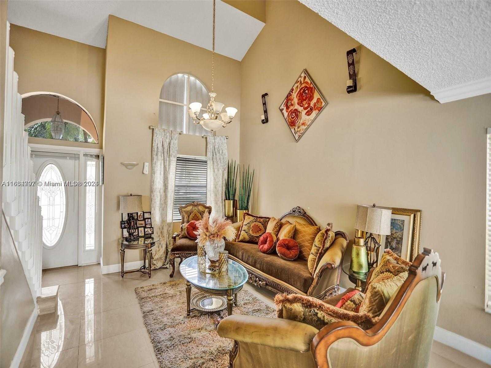 Small Image of 9801 SOUTH WEST 3RD ST, Pembroke Pines Number 3