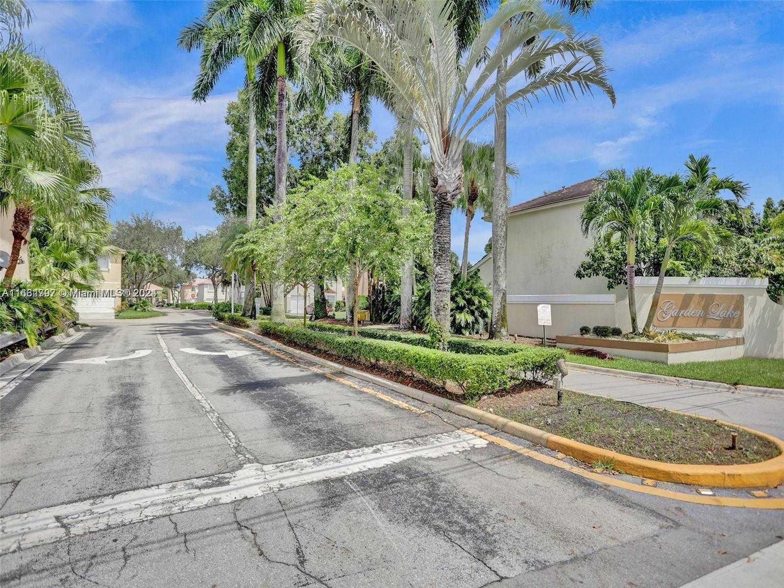 Small Image of 9801 SOUTH WEST 3RD ST, Pembroke Pines Number 7