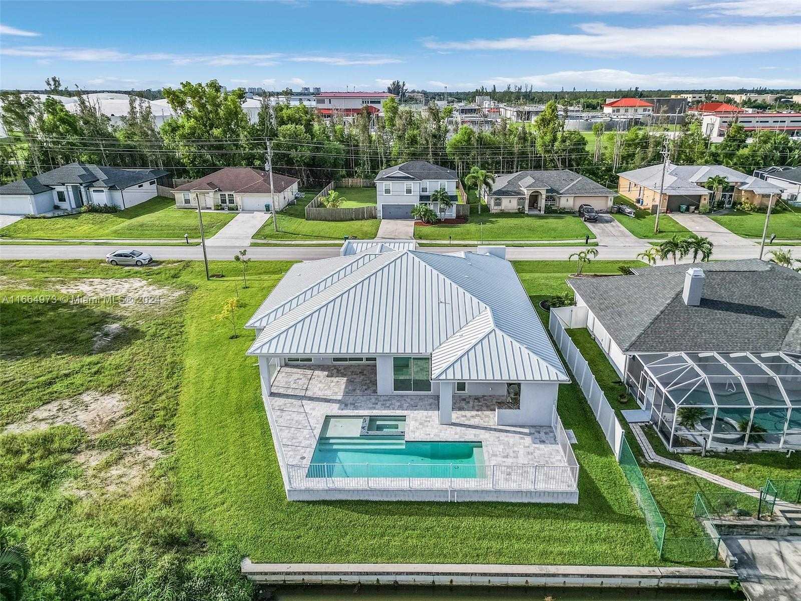 Small Image of 2207 SOUTH WEST 32TH ST, Cape Coral Number 5