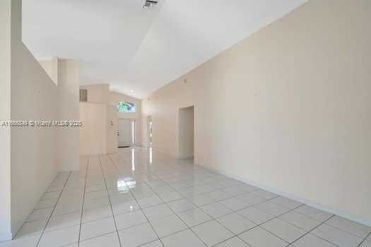 Small Image of 5127 ROBINO CIR, West Palm Beach Number 11
