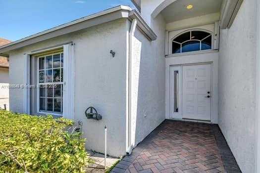 Small Image of 5127 ROBINO CIR, West Palm Beach Number 2