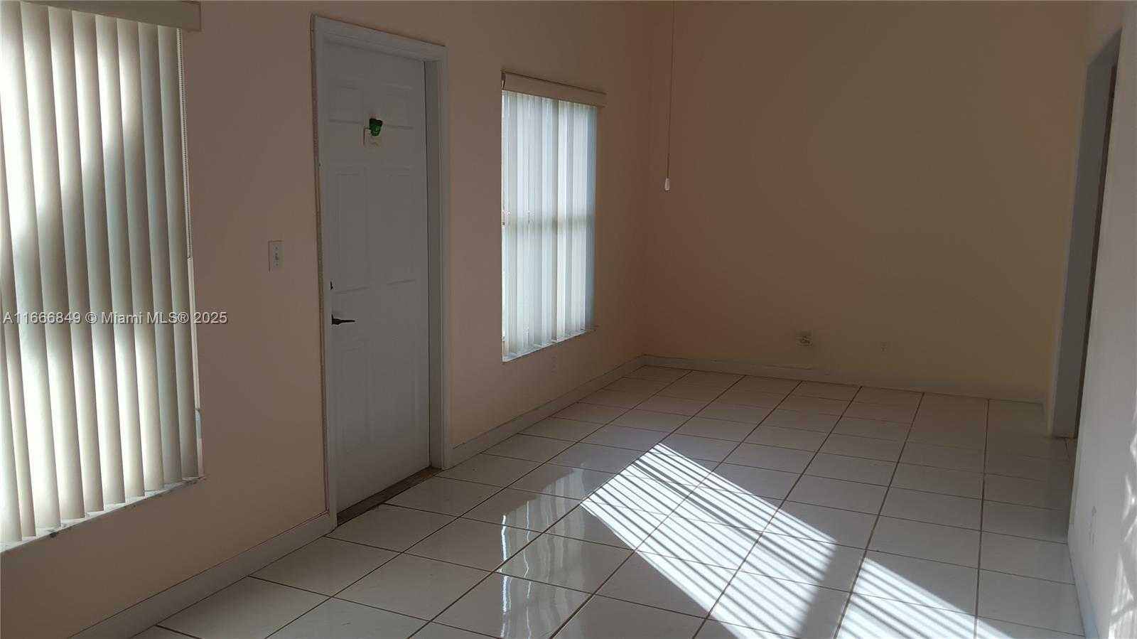 Small Image of 5127 ROBINO CIR, West Palm Beach Number 23