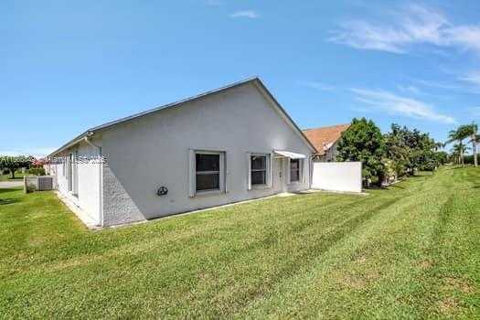 Small Image of 5127 ROBINO CIR, West Palm Beach Number 26