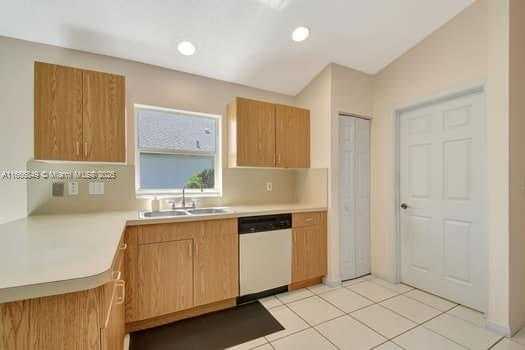 Small Image of 5127 ROBINO CIR, West Palm Beach Number 7