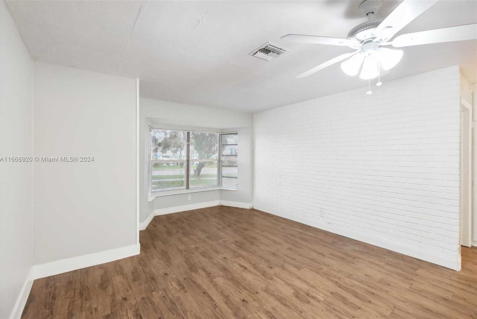 Small Image of 5801 ROYAL PALM BLVD, Margate Number 12
