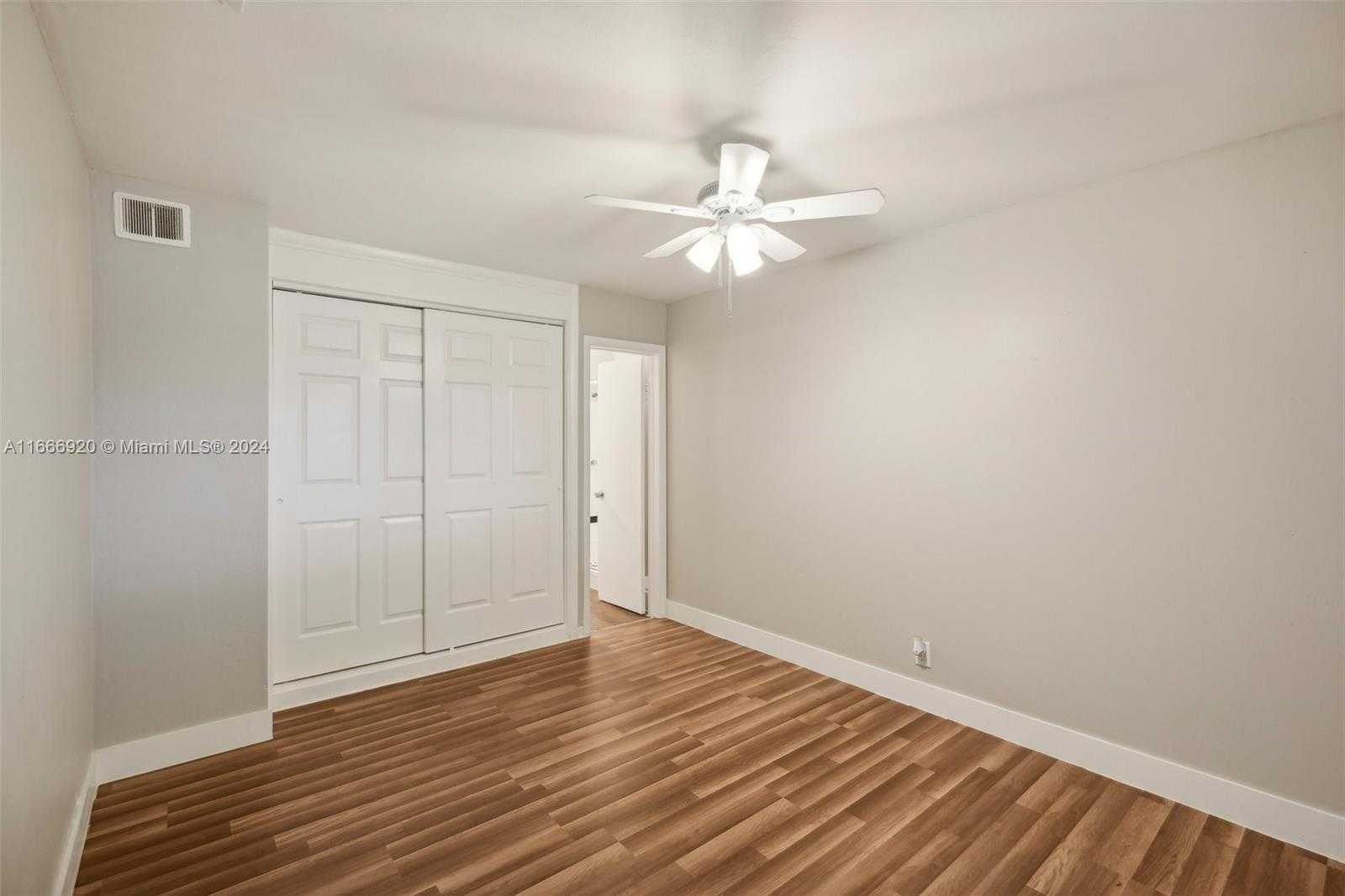 Small Image of 5801 ROYAL PALM BLVD, Margate Number 14