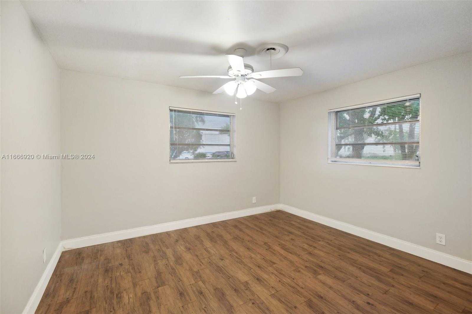 Small Image of 5801 ROYAL PALM BLVD, Margate Number 15
