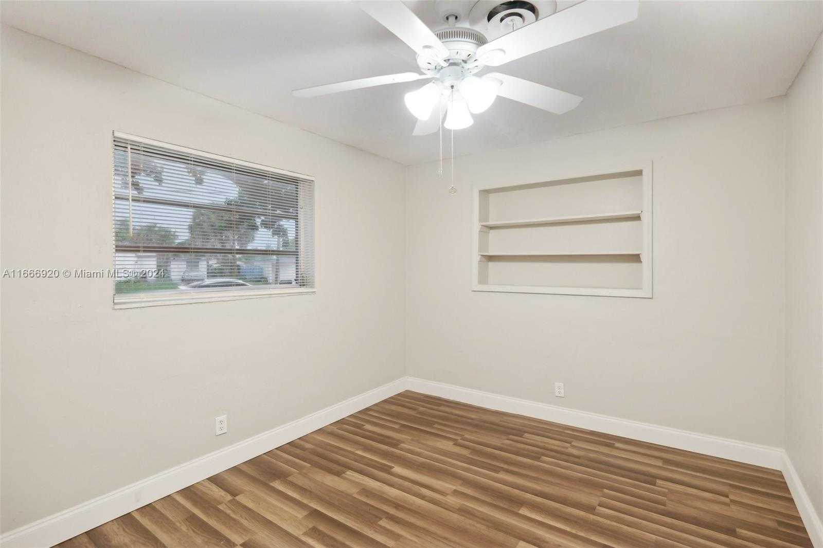 Small Image of 5801 ROYAL PALM BLVD, Margate Number 16