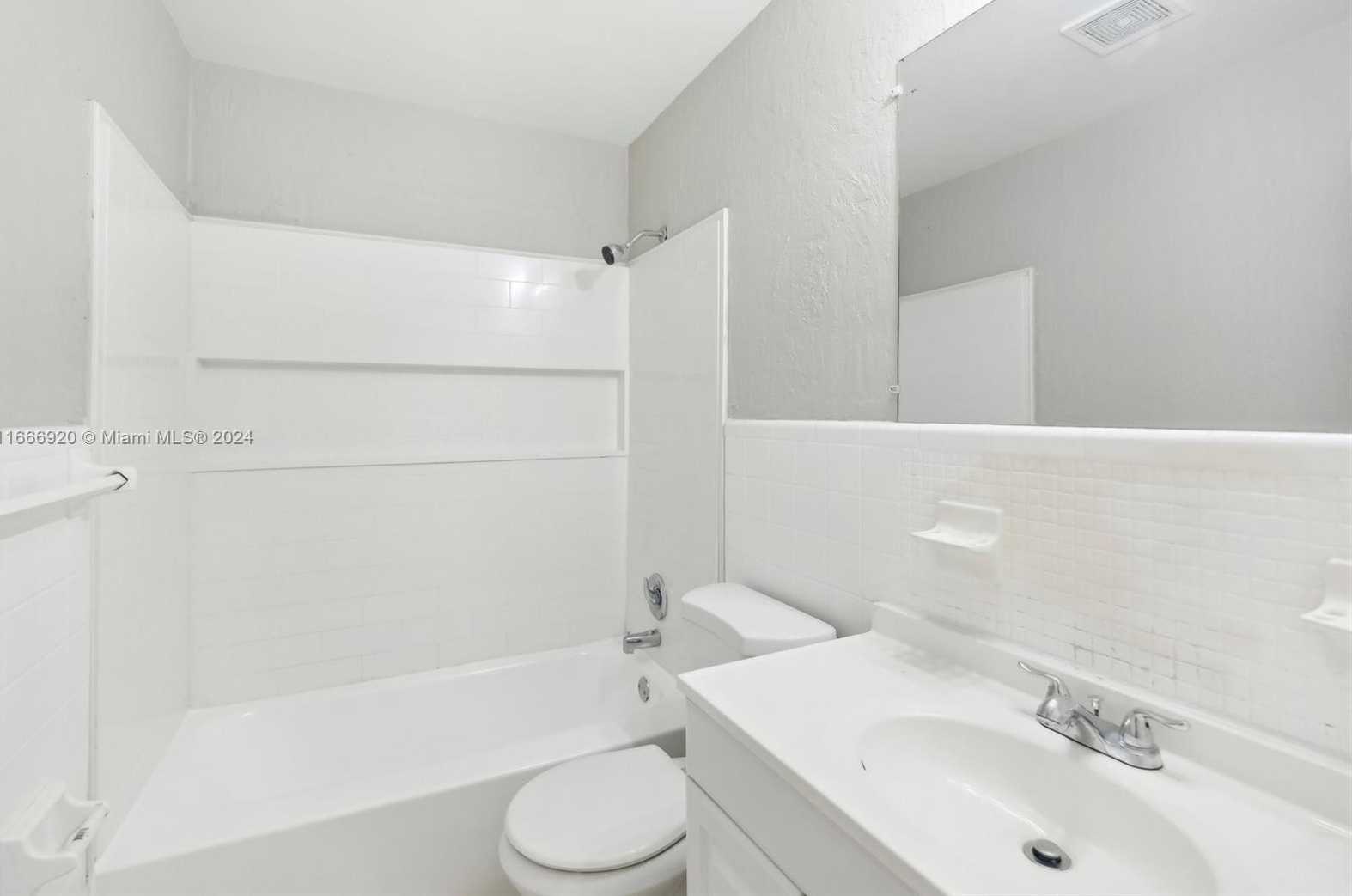 Small Image of 5801 ROYAL PALM BLVD, Margate Number 17