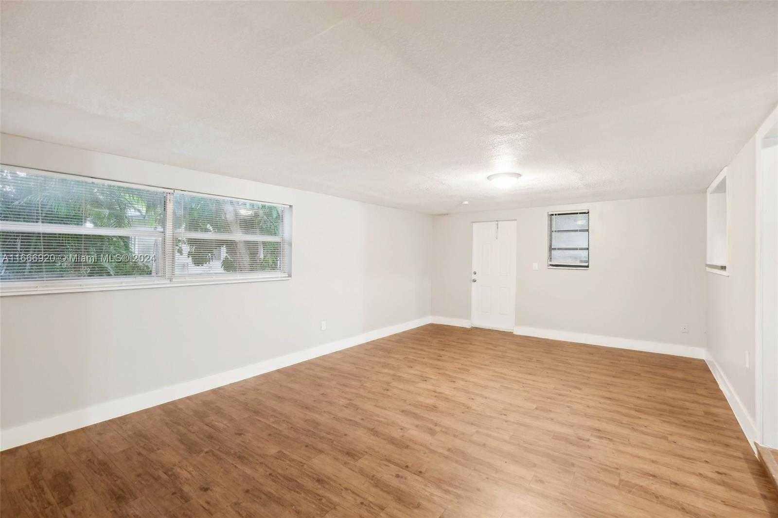 Small Image of 5801 ROYAL PALM BLVD, Margate Number 18