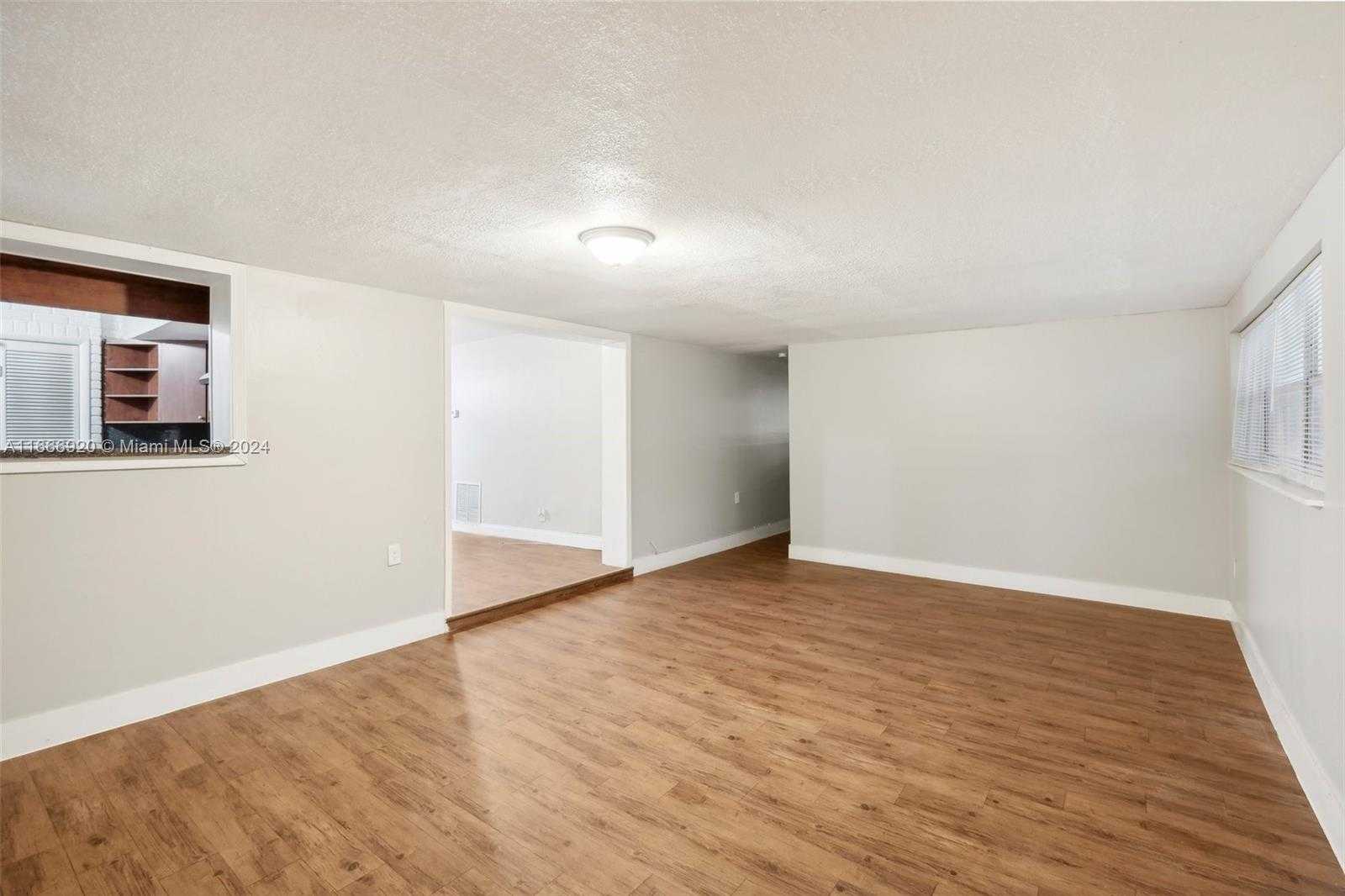 Small Image of 5801 ROYAL PALM BLVD, Margate Number 19