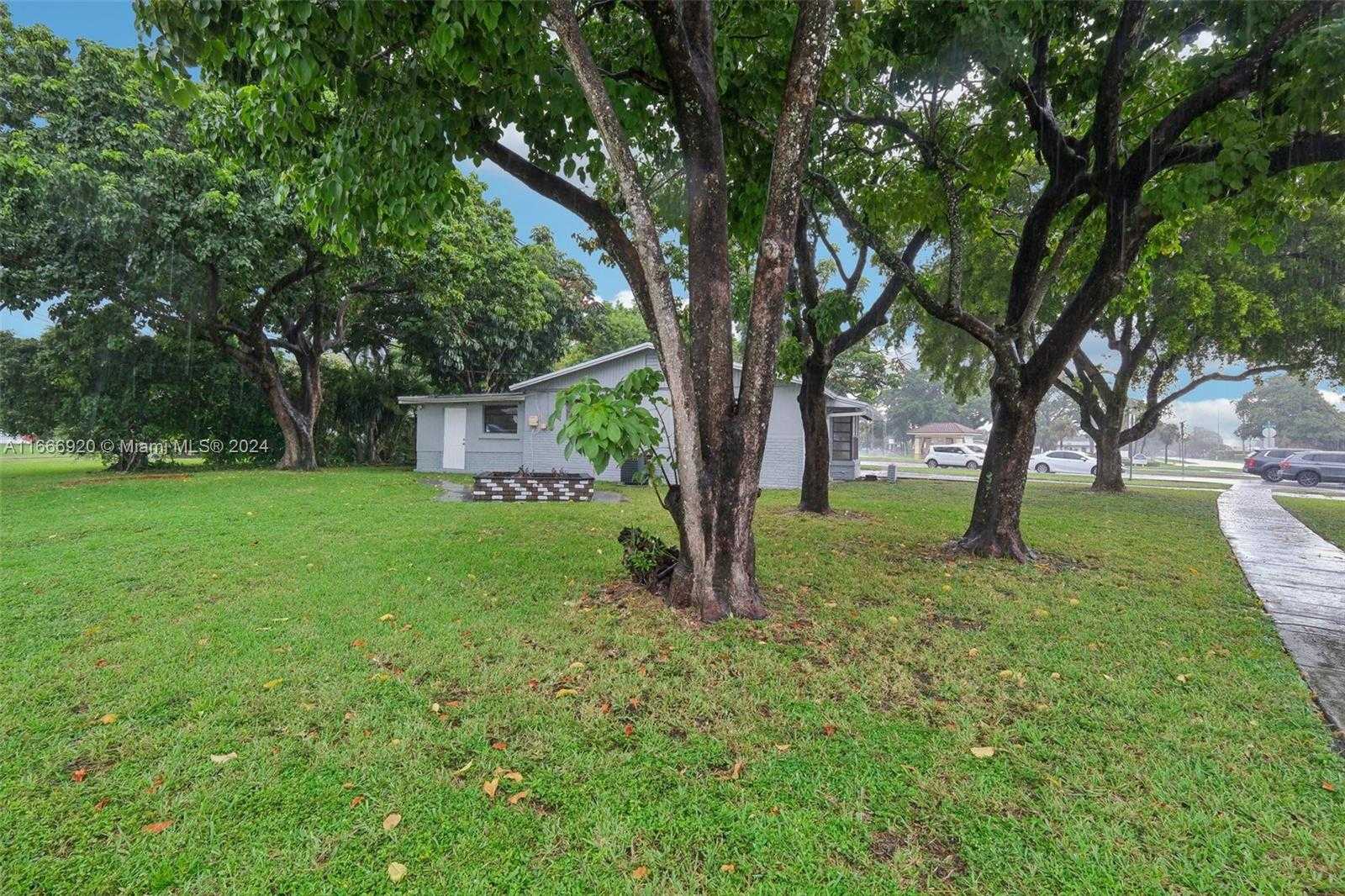 Small Image of 5801 ROYAL PALM BLVD, Margate Number 22