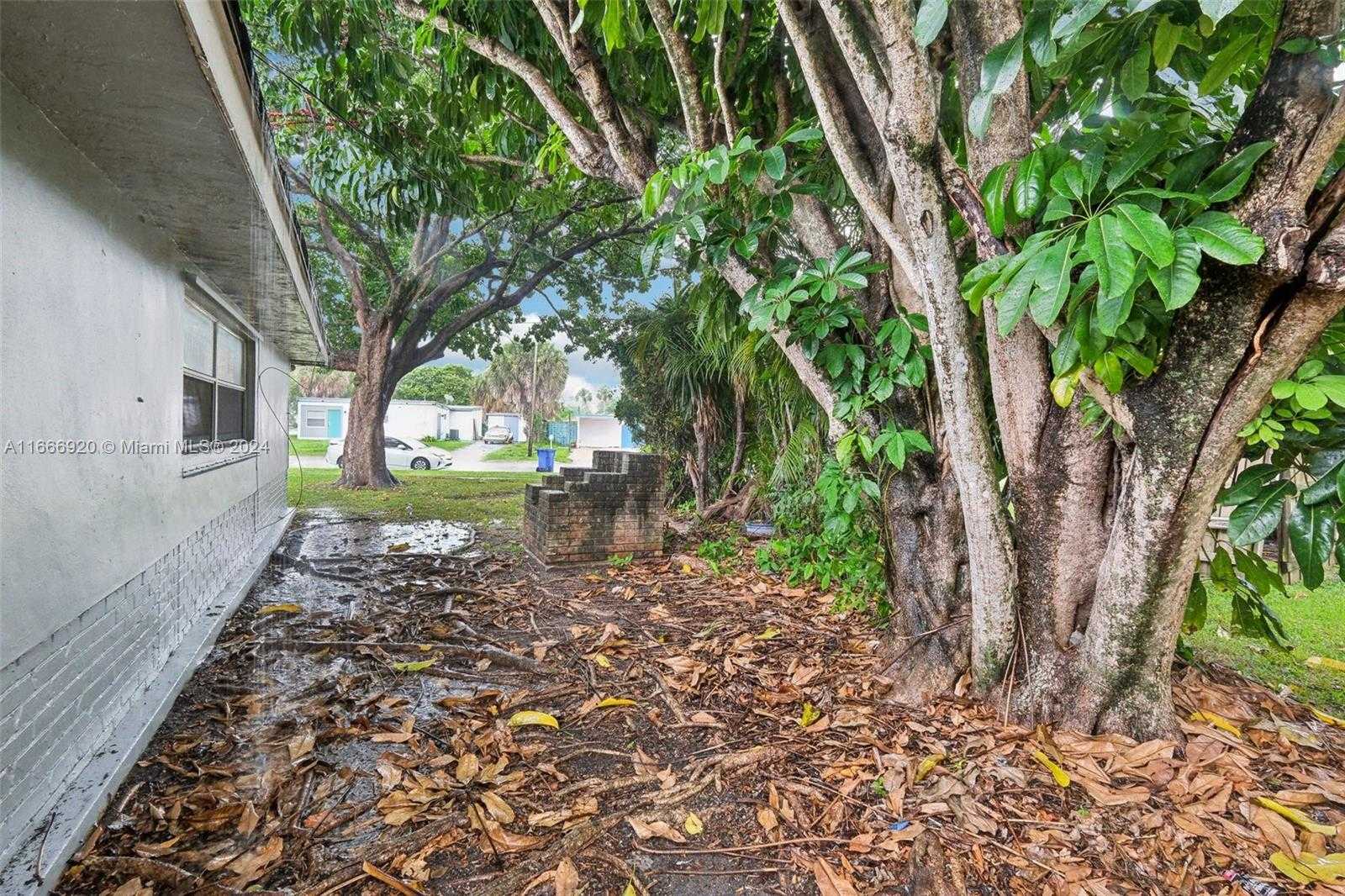 Small Image of 5801 ROYAL PALM BLVD, Margate Number 23