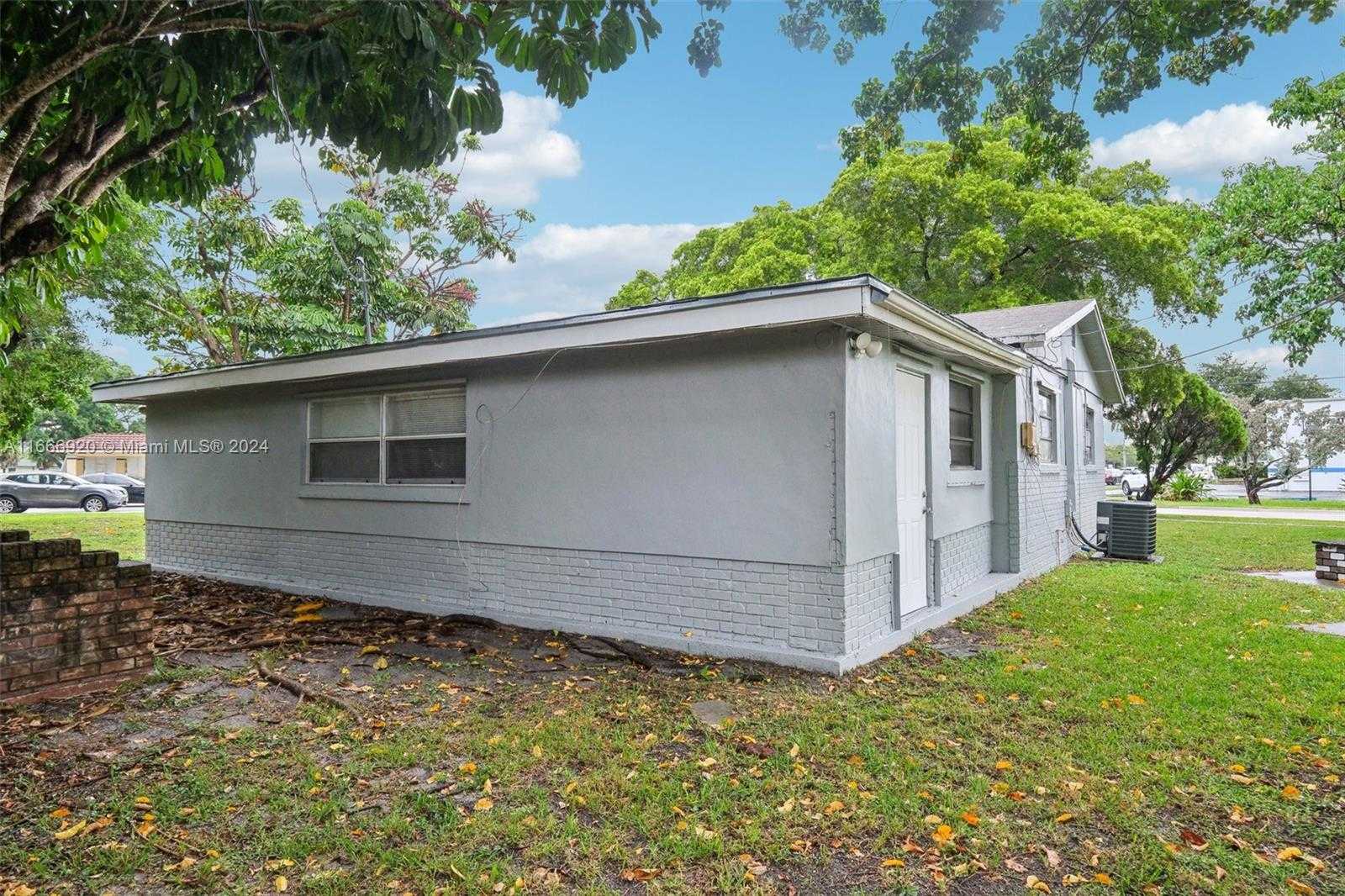 Small Image of 5801 ROYAL PALM BLVD, Margate Number 25