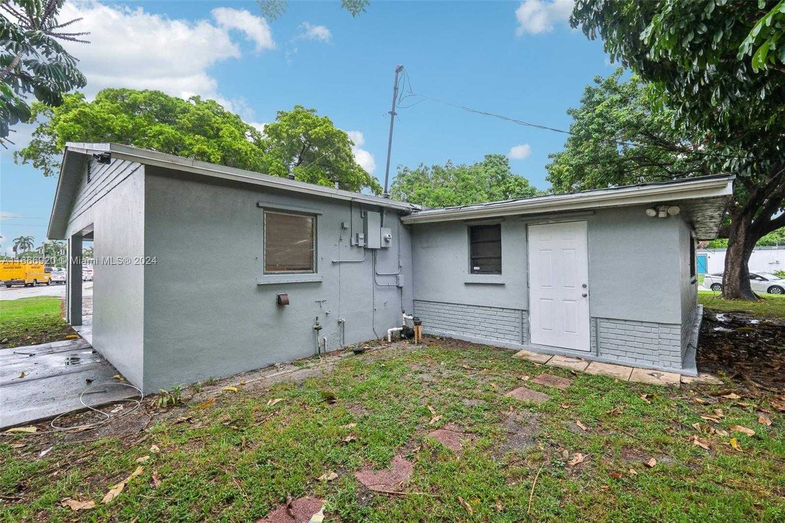 Small Image of 5801 ROYAL PALM BLVD, Margate Number 27