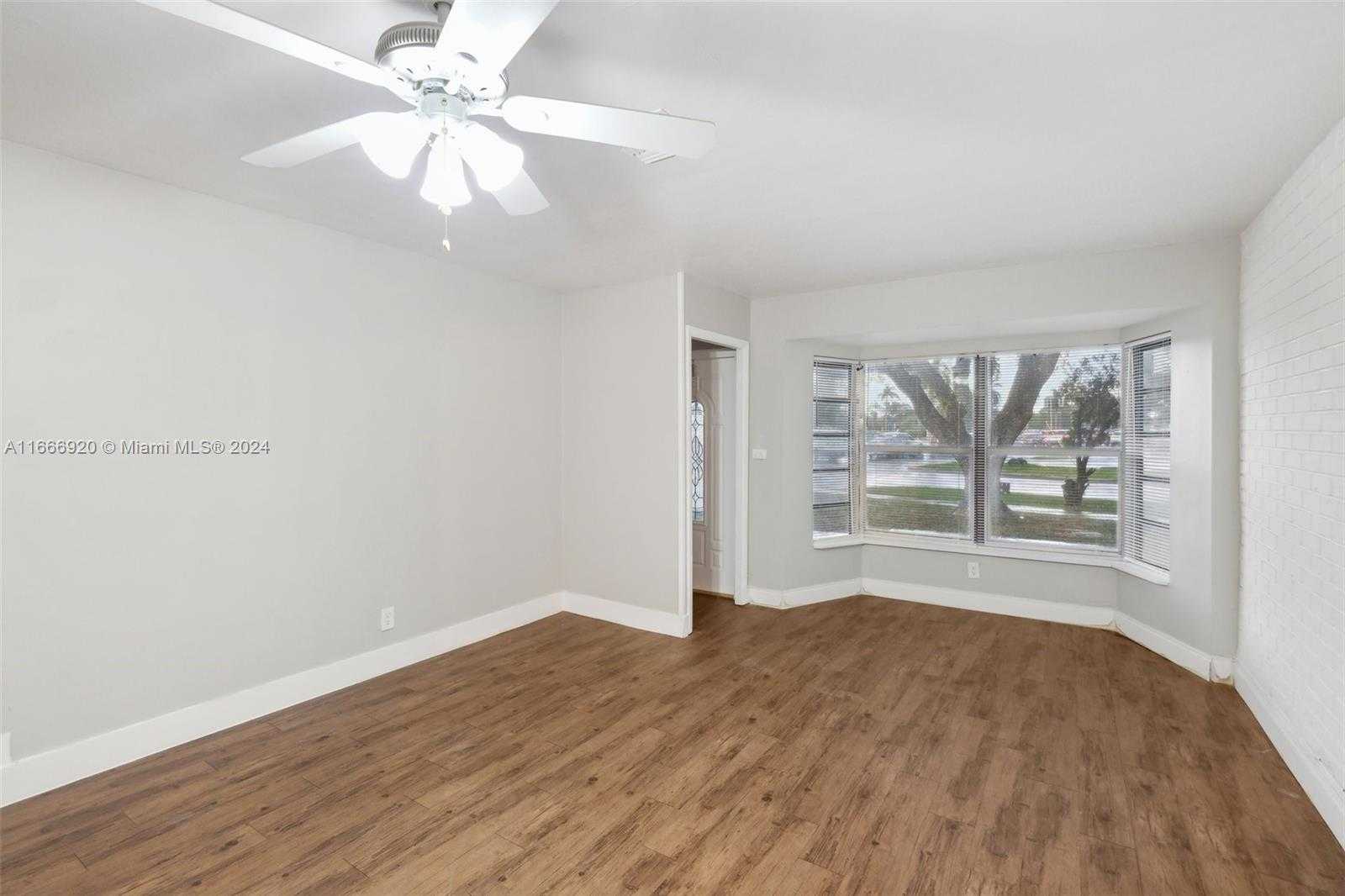 Small Image of 5801 ROYAL PALM BLVD, Margate Number 3
